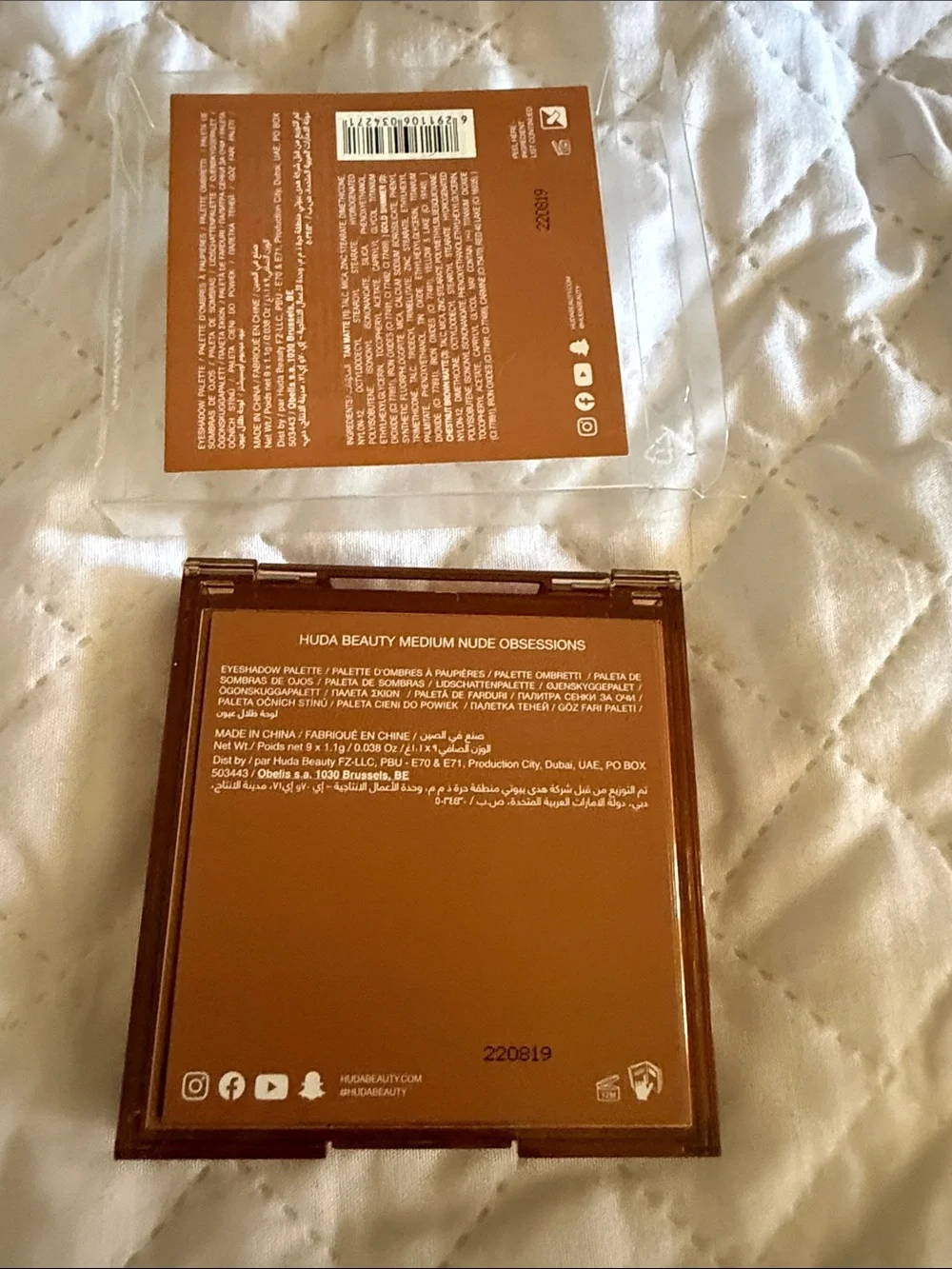 HUDA BEAUTY versatile shade